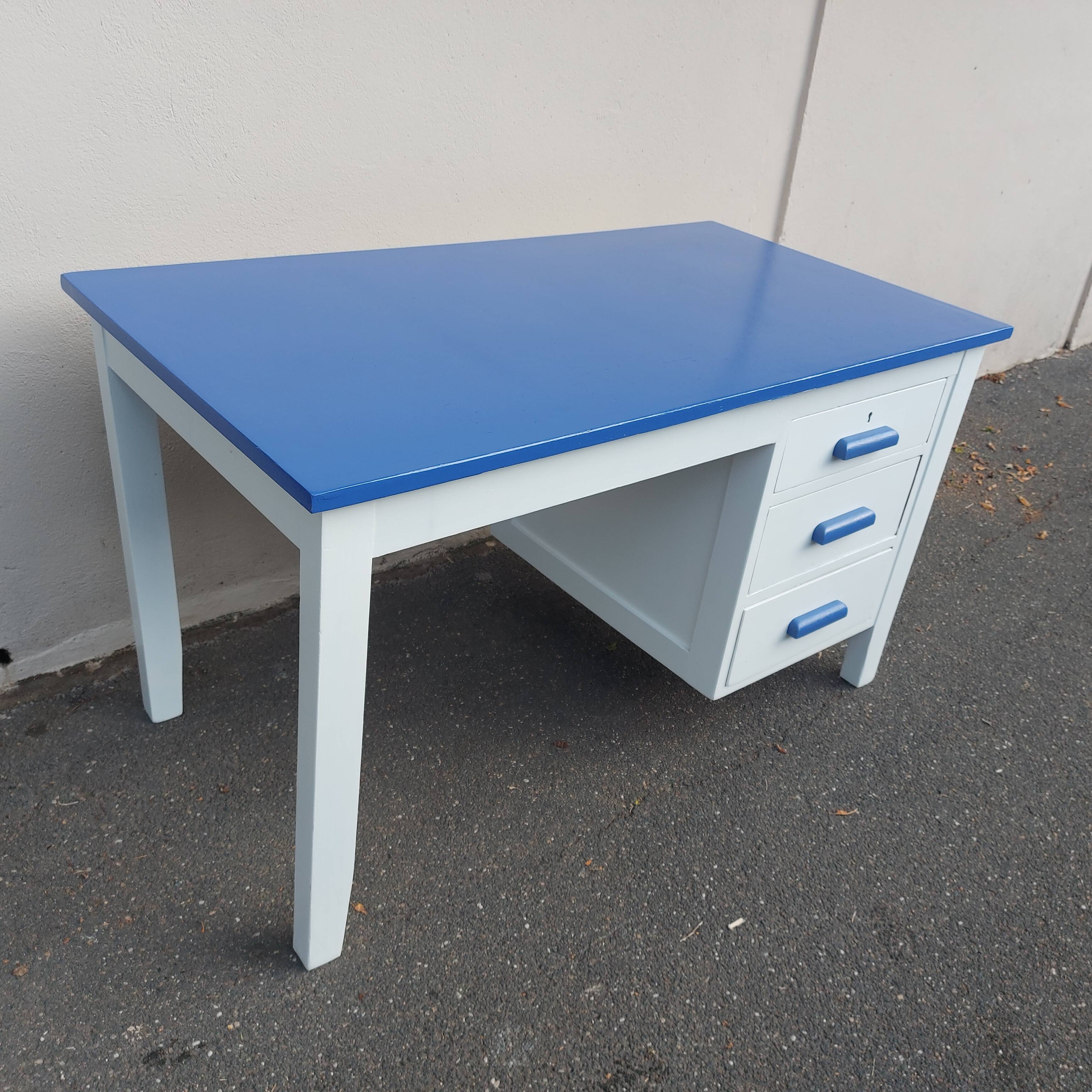 desk from the 1940s/50s