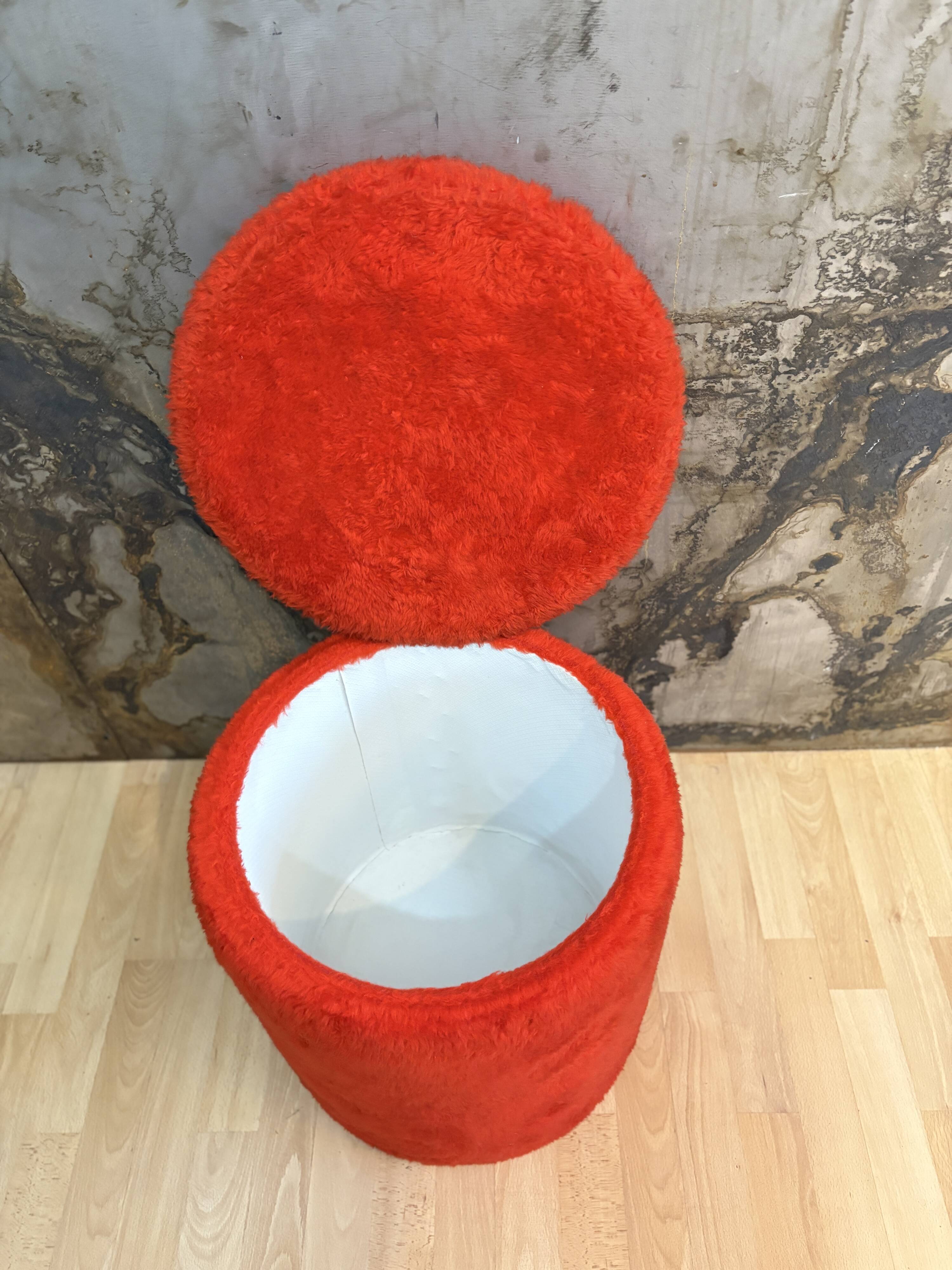 Tamtam-style pouffe with fur