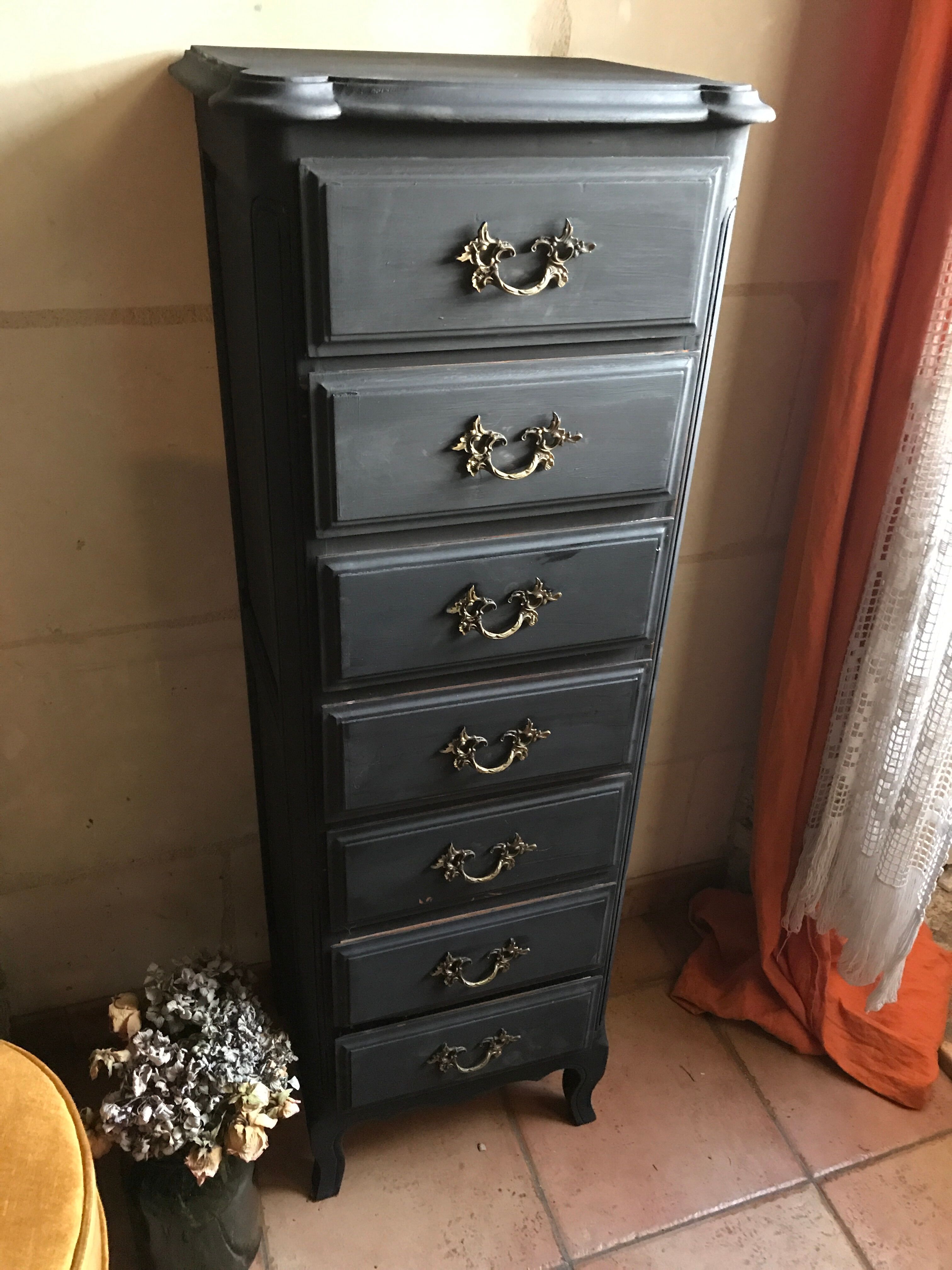 Chest of drawers