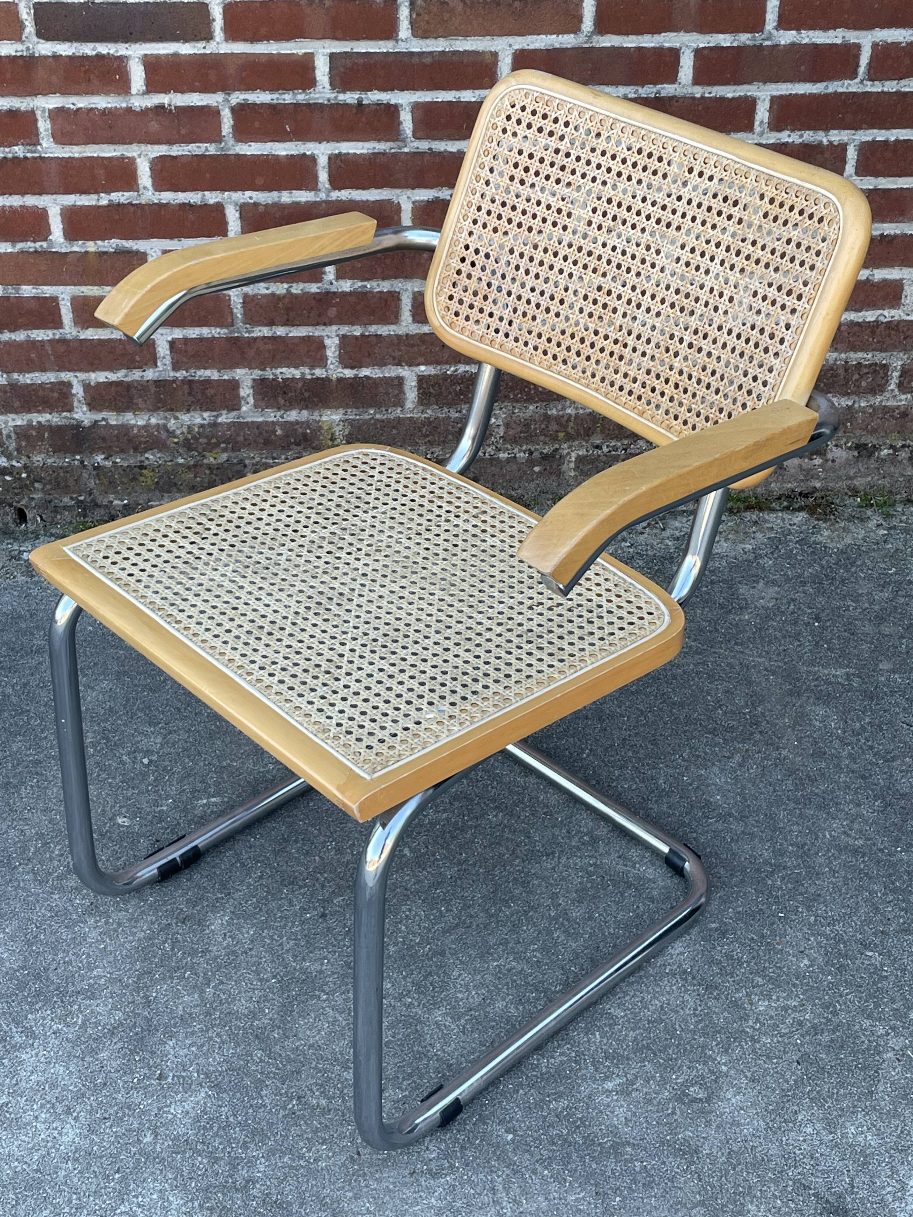 Cesca chair B64 with armrests by Marcel Breuer Design
