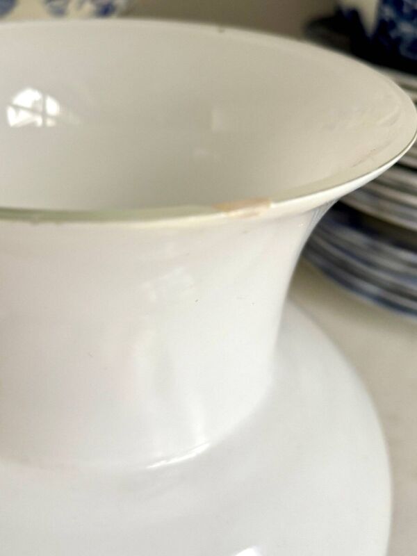 Vase balustre overlay en opaline blanche