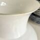 Vase balustre overlay en opaline blanche