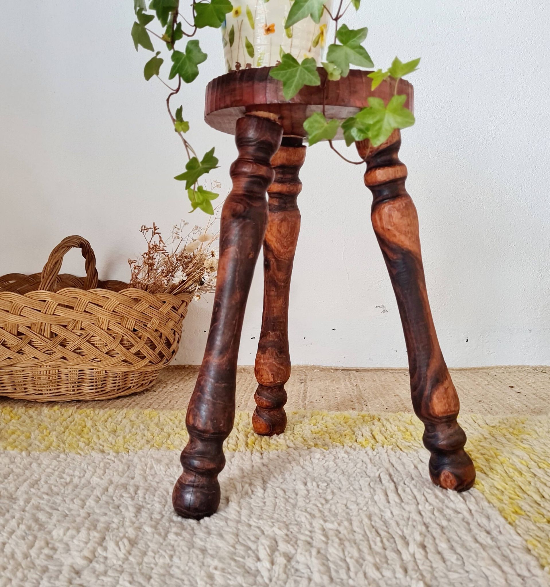 Tripod wooden stool - brutalist