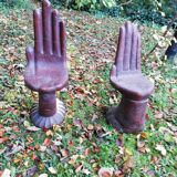 2 chaises en forme de main