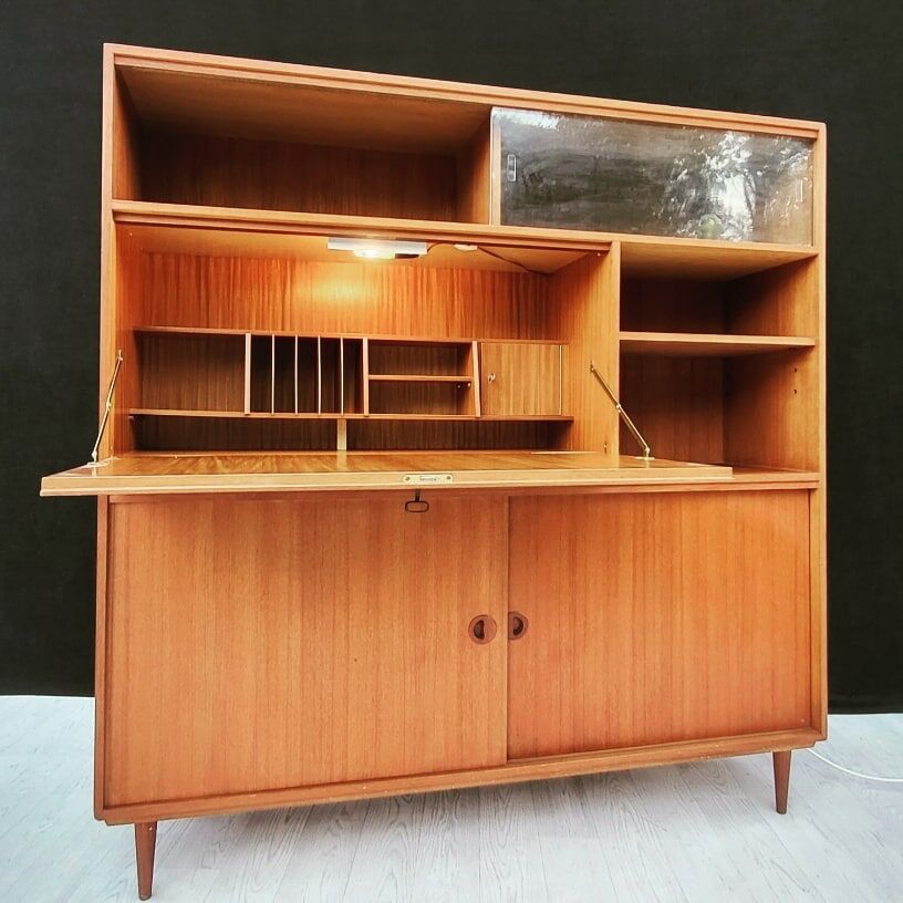 Cabinet with Secretary