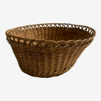 Oval woven wicker basket