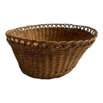 Oval woven wicker basket