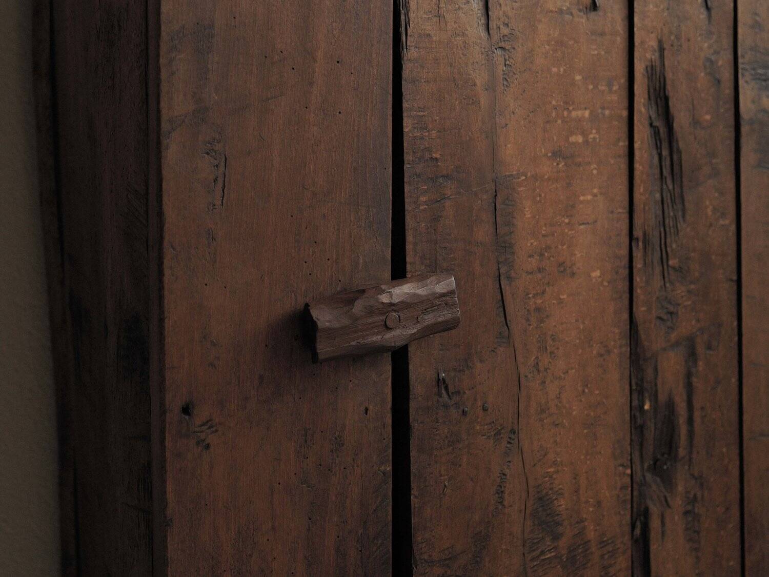 Mountain wall cabinet in solid pine, Folk Art, around 1900