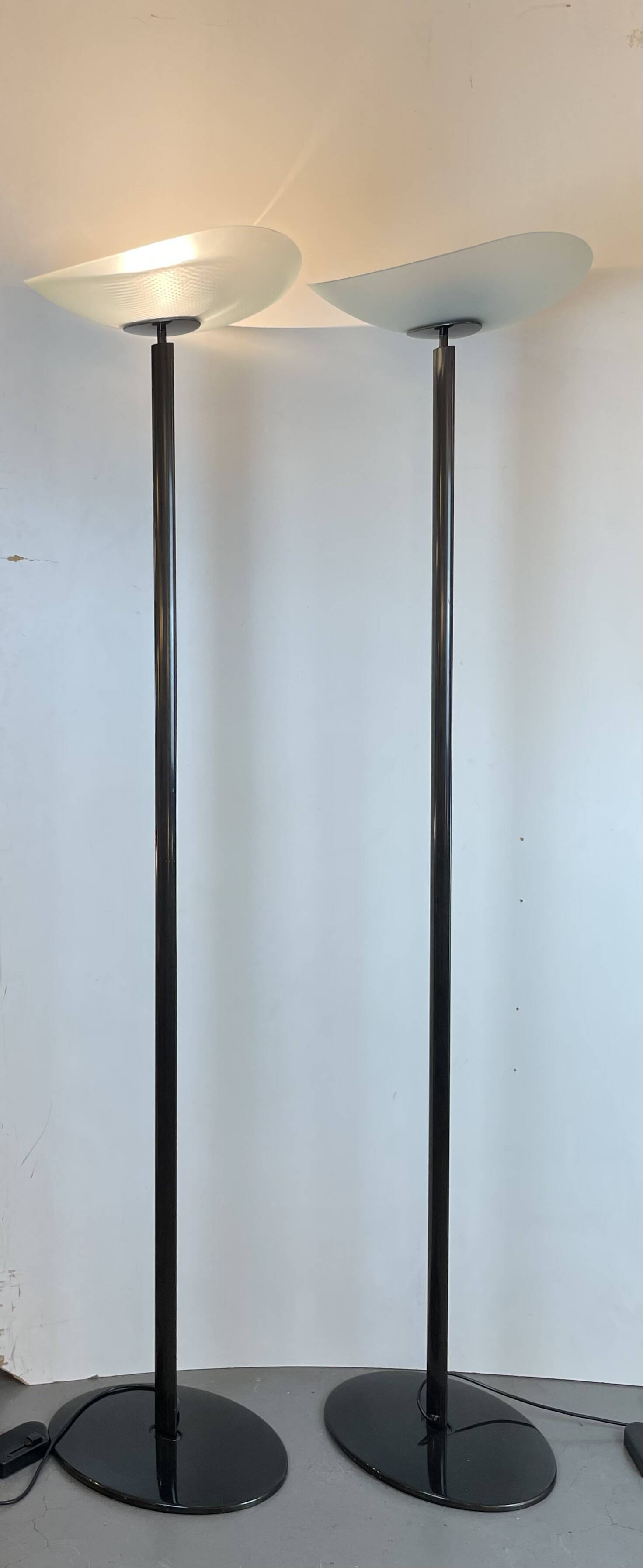 Tebe, lampe sur pied par Ernesto Gismondi pour Artemide, Italie, années 1980.