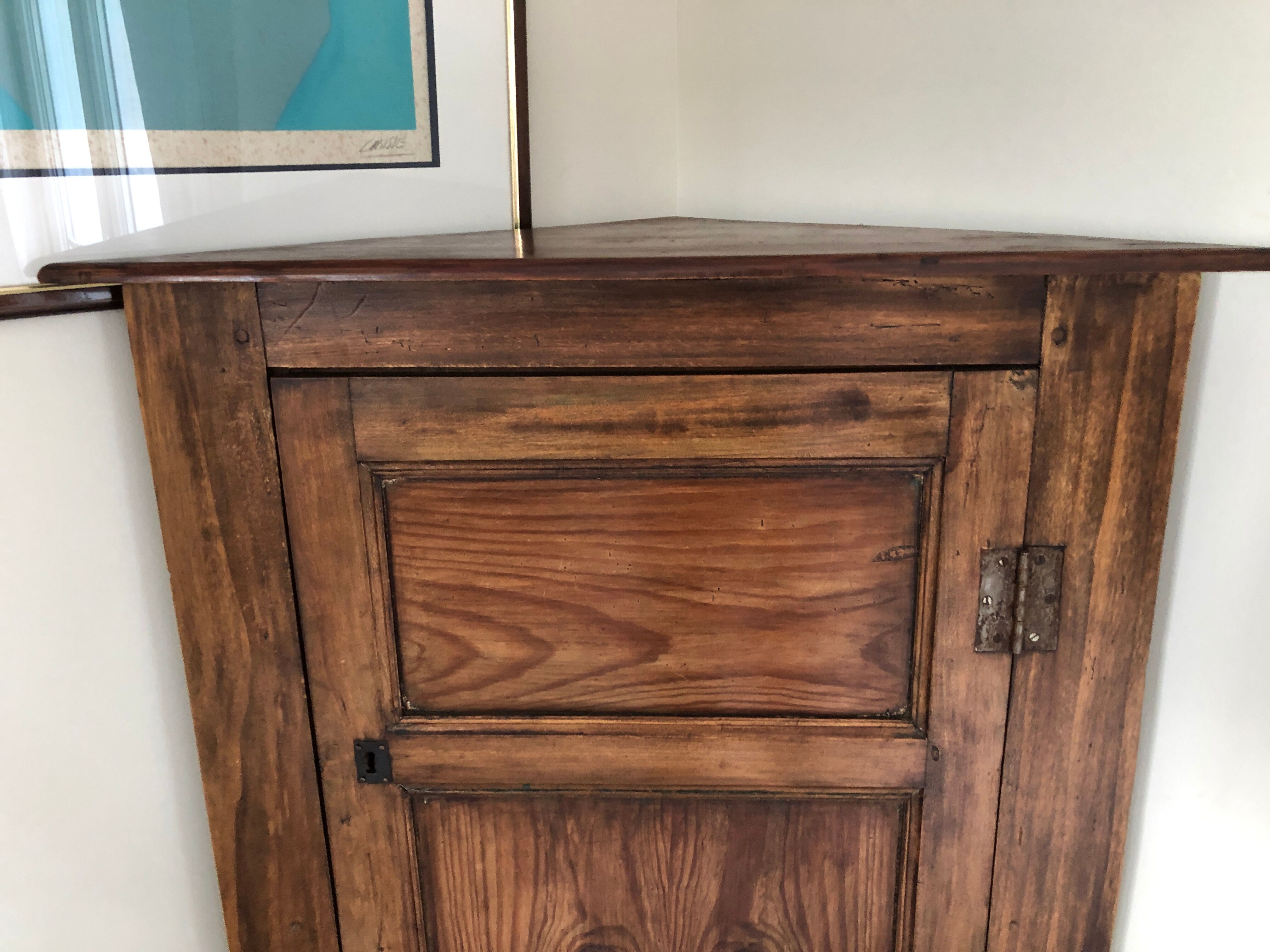 Notch, corner cabinet