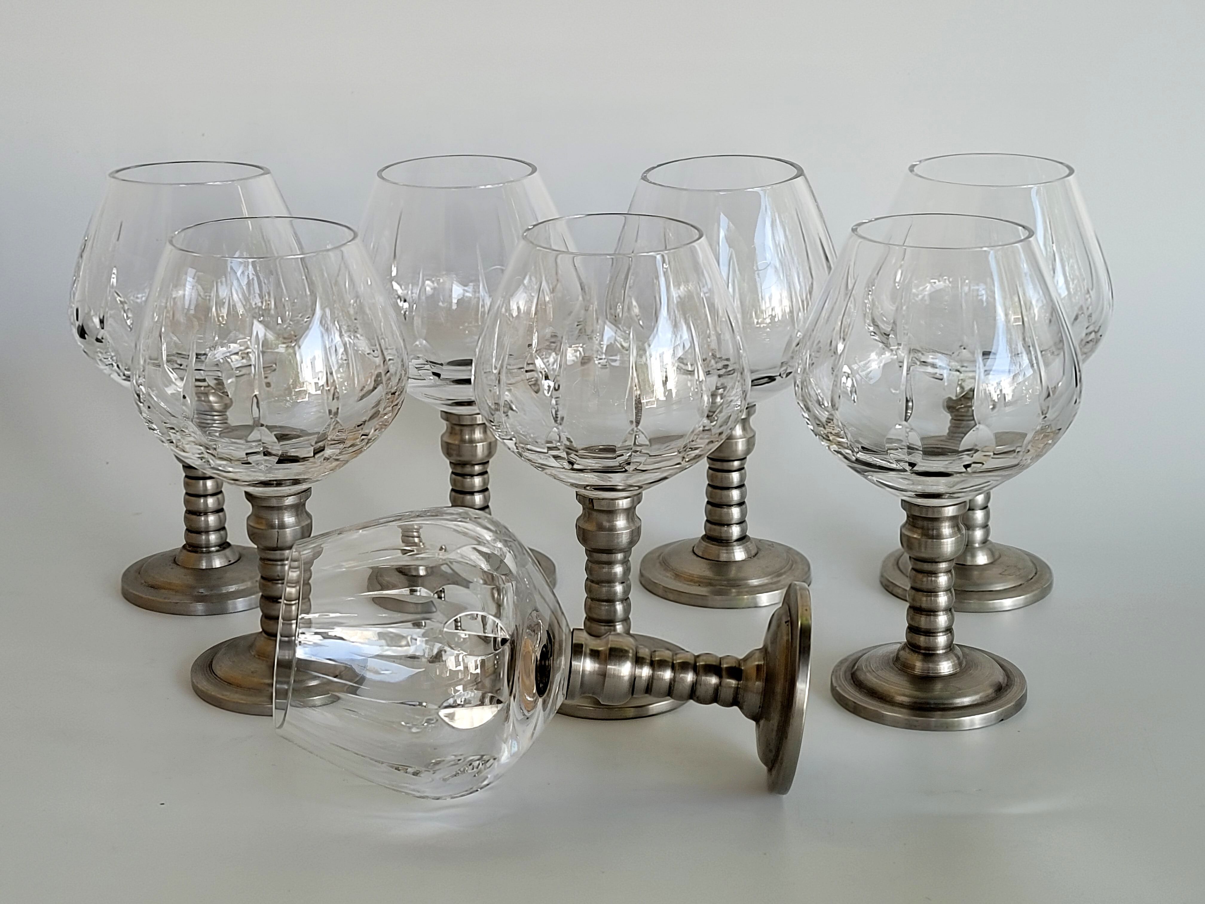 Series of eight crystal wine glasses with tin foot 95° 350 ml