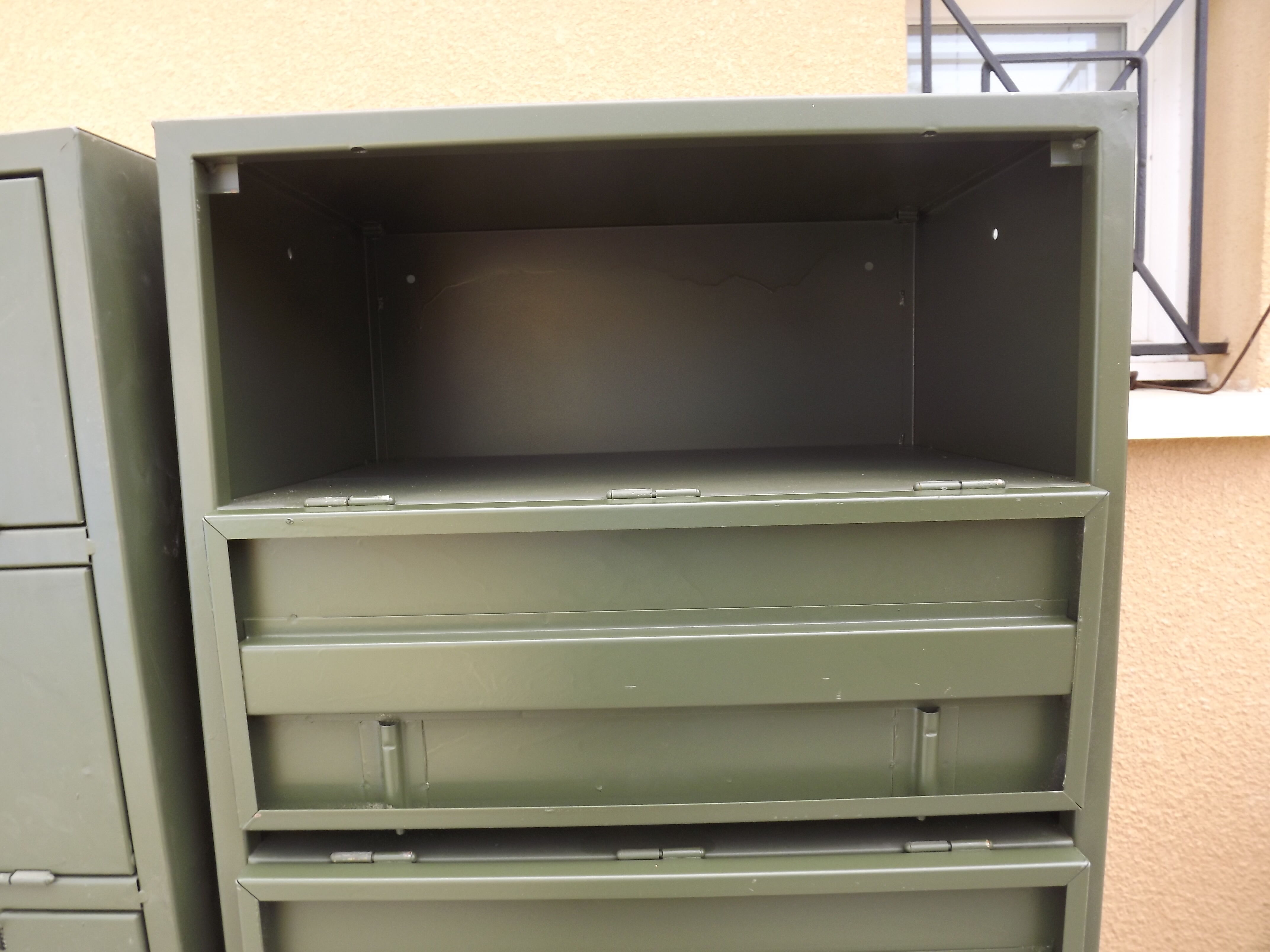 Furniture locker in iron