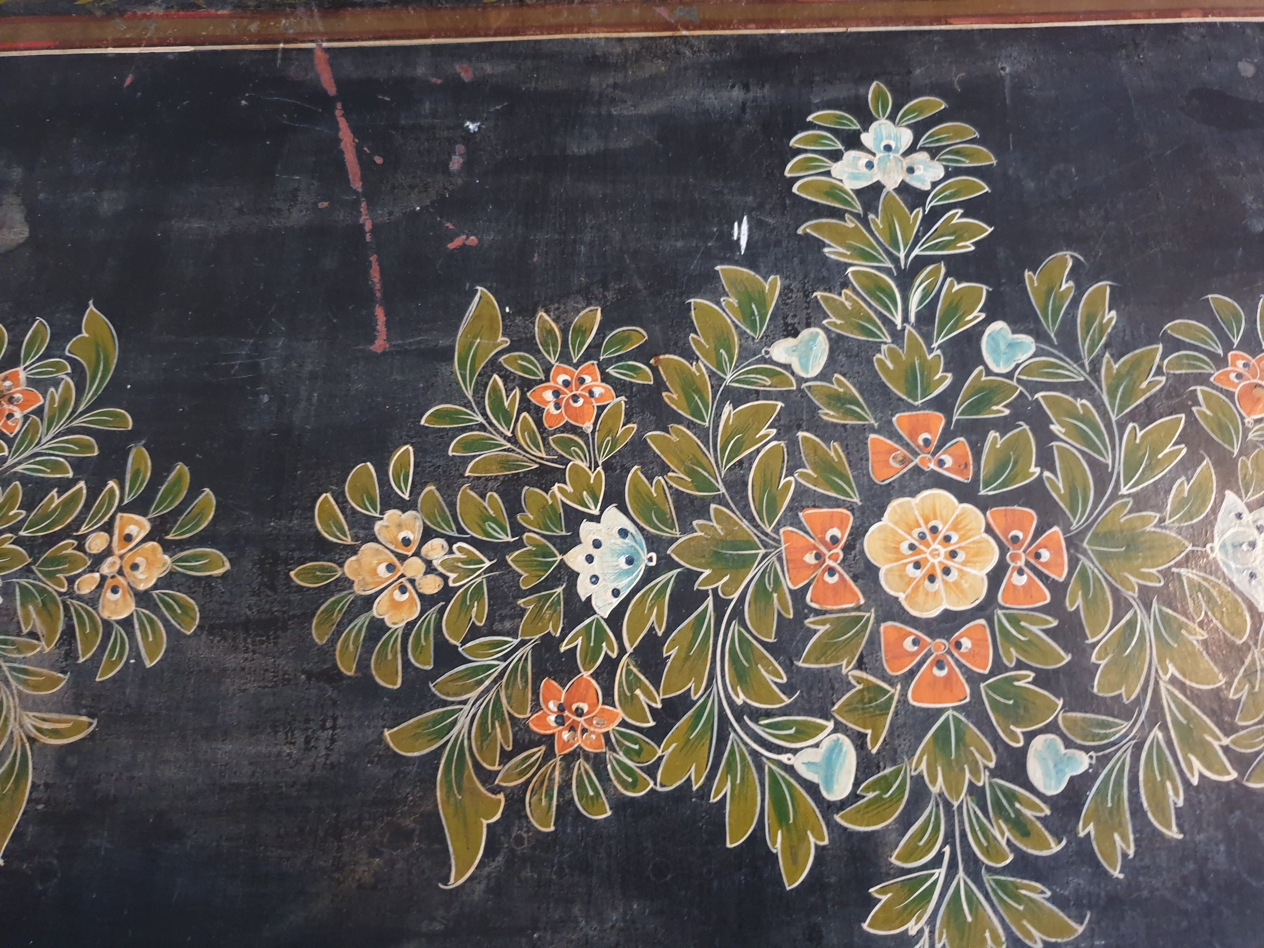 Old trunk chest lacquered Indian lacquered wood