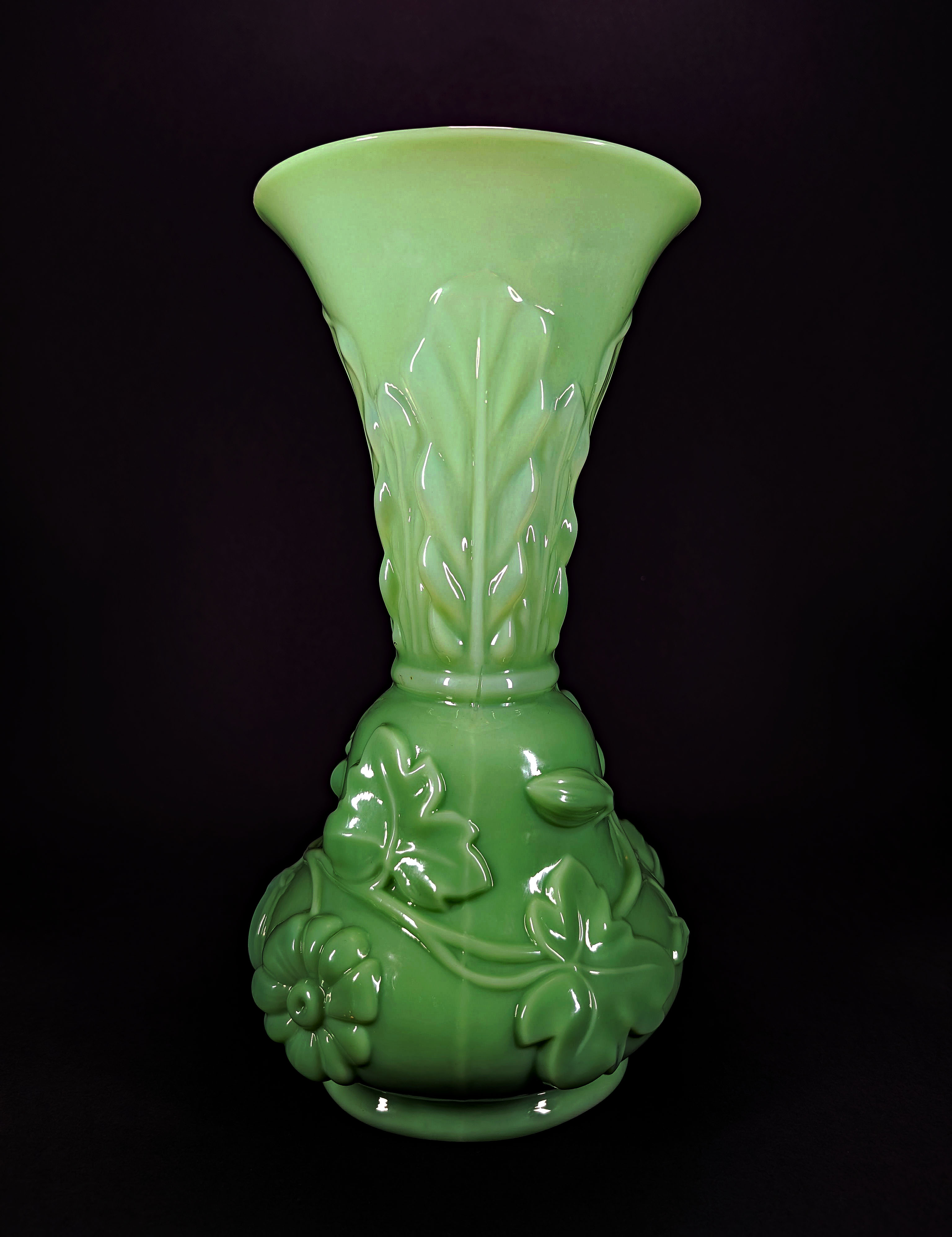 Vase St Louis "Capucine" Décor : Feuilles et guirlandes