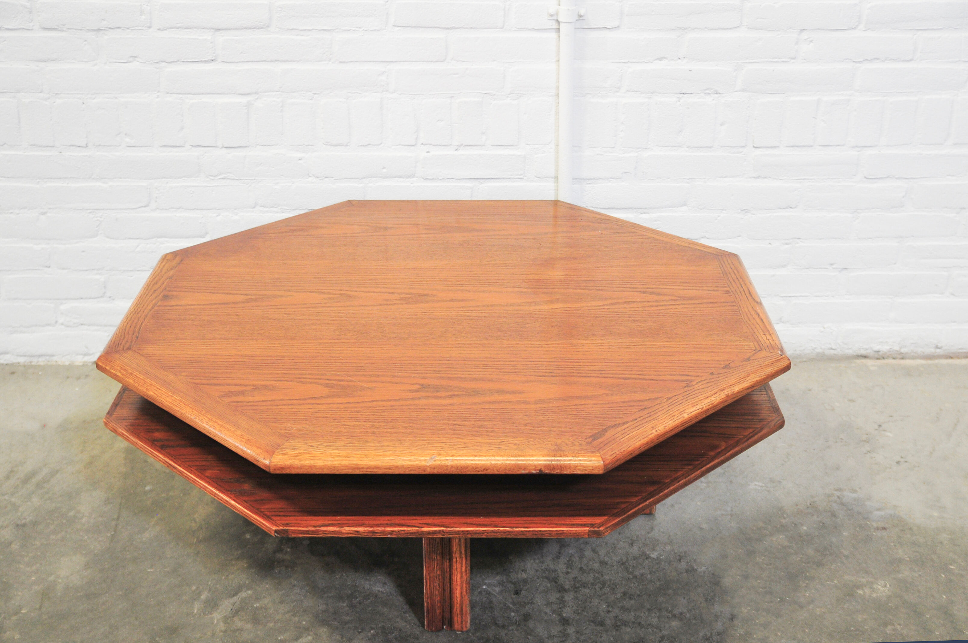 Hexagonal wooden coffee table with plateau