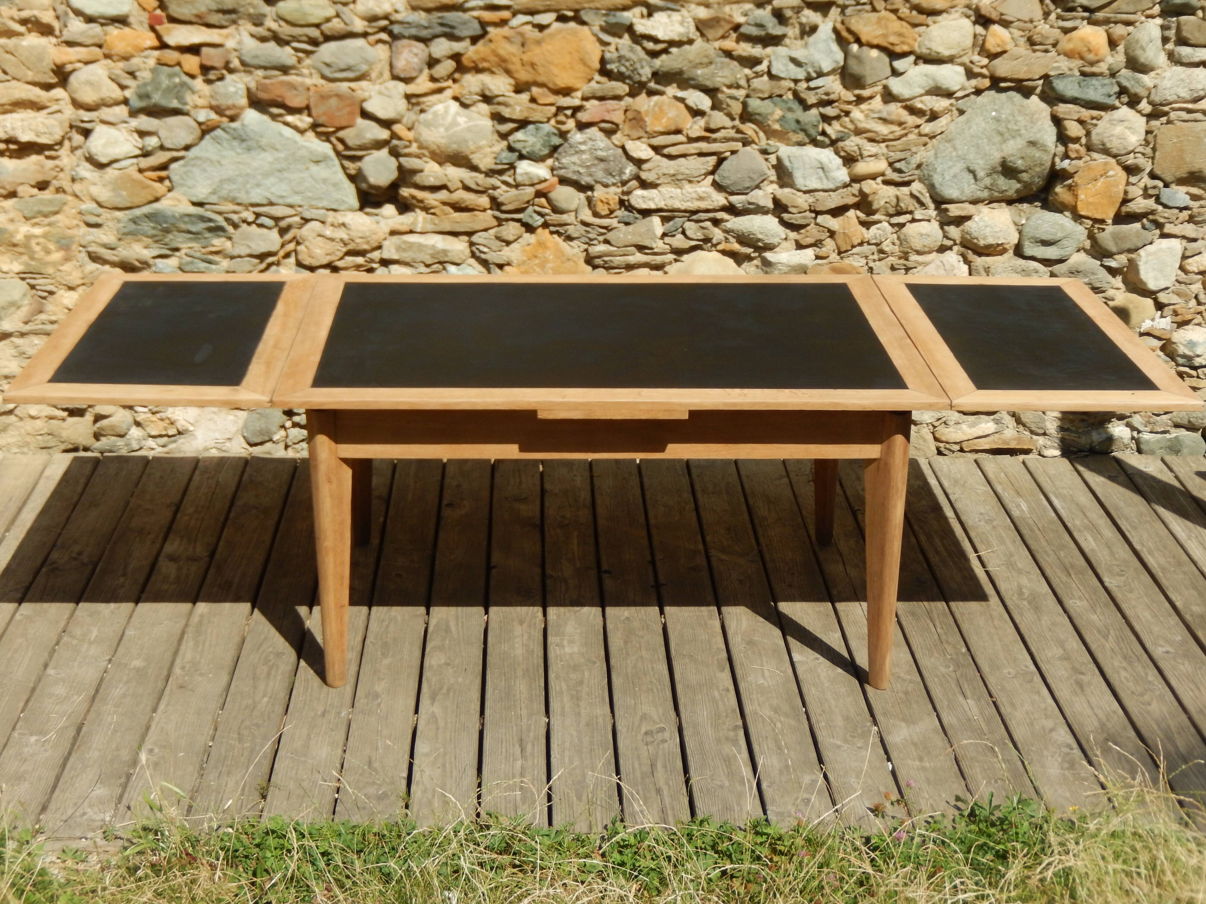 Splendide ancienne table scandinave à rallonges rénovée en chêne 2m58m