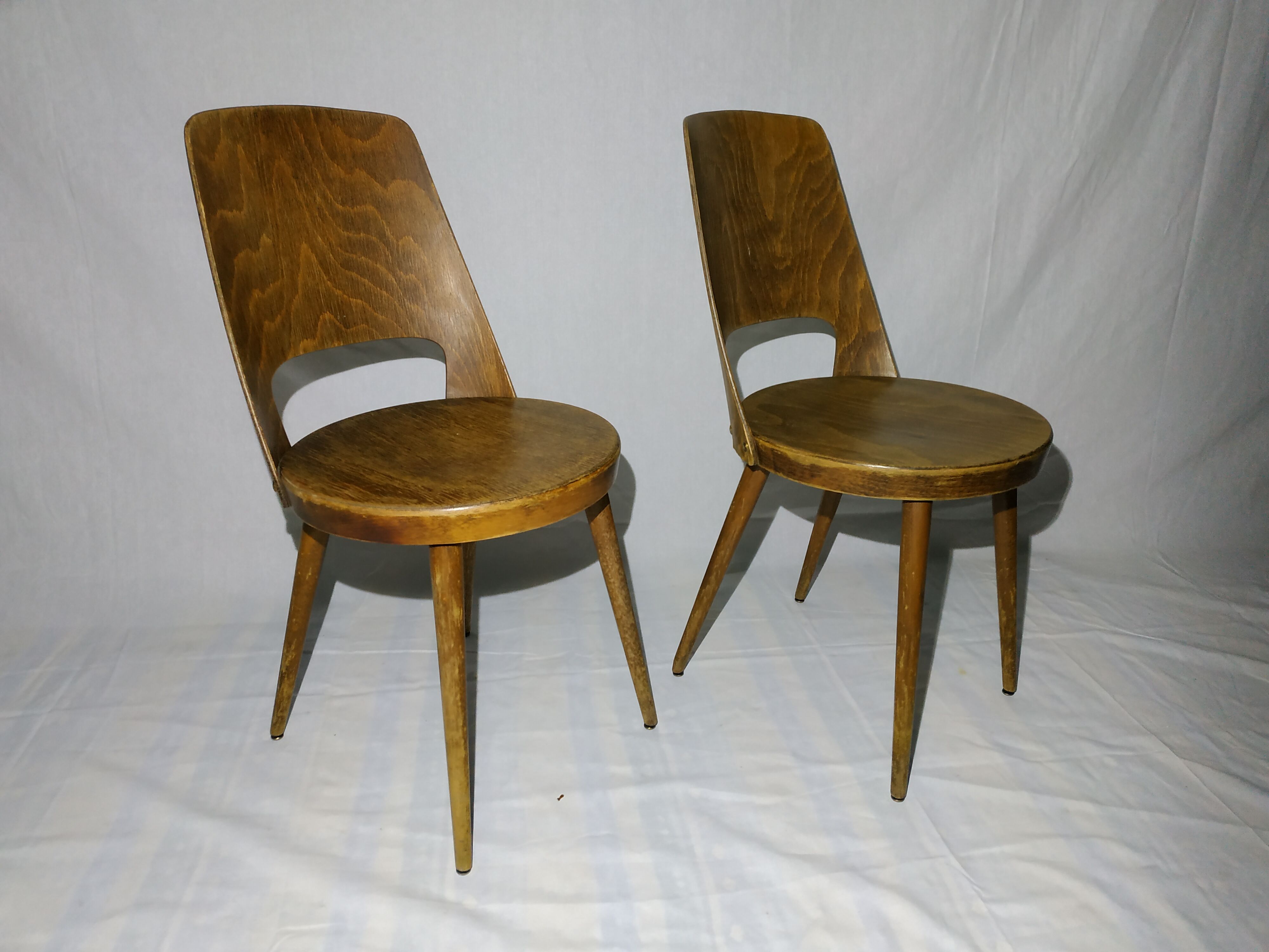 Paire de chaises Baumann modèle "Mondor" années 60