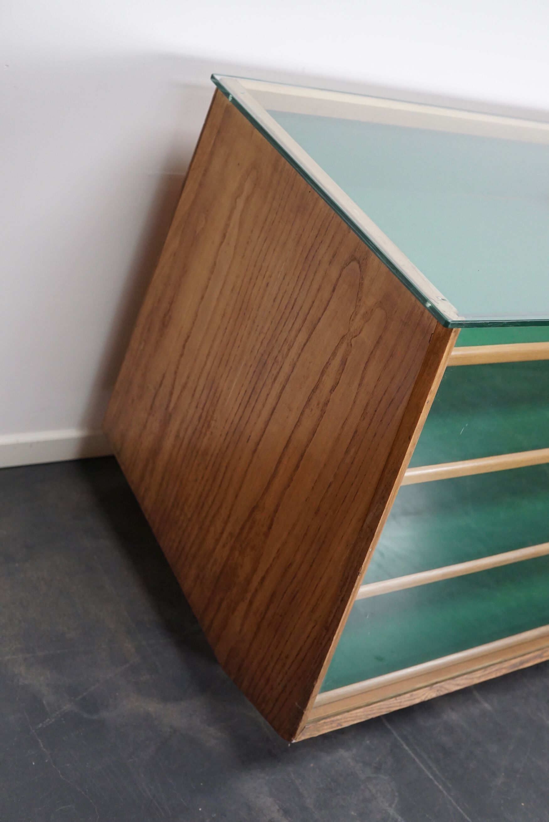 Armoire ou comptoir de mercerie en noyer espagnol vintage, années 1960