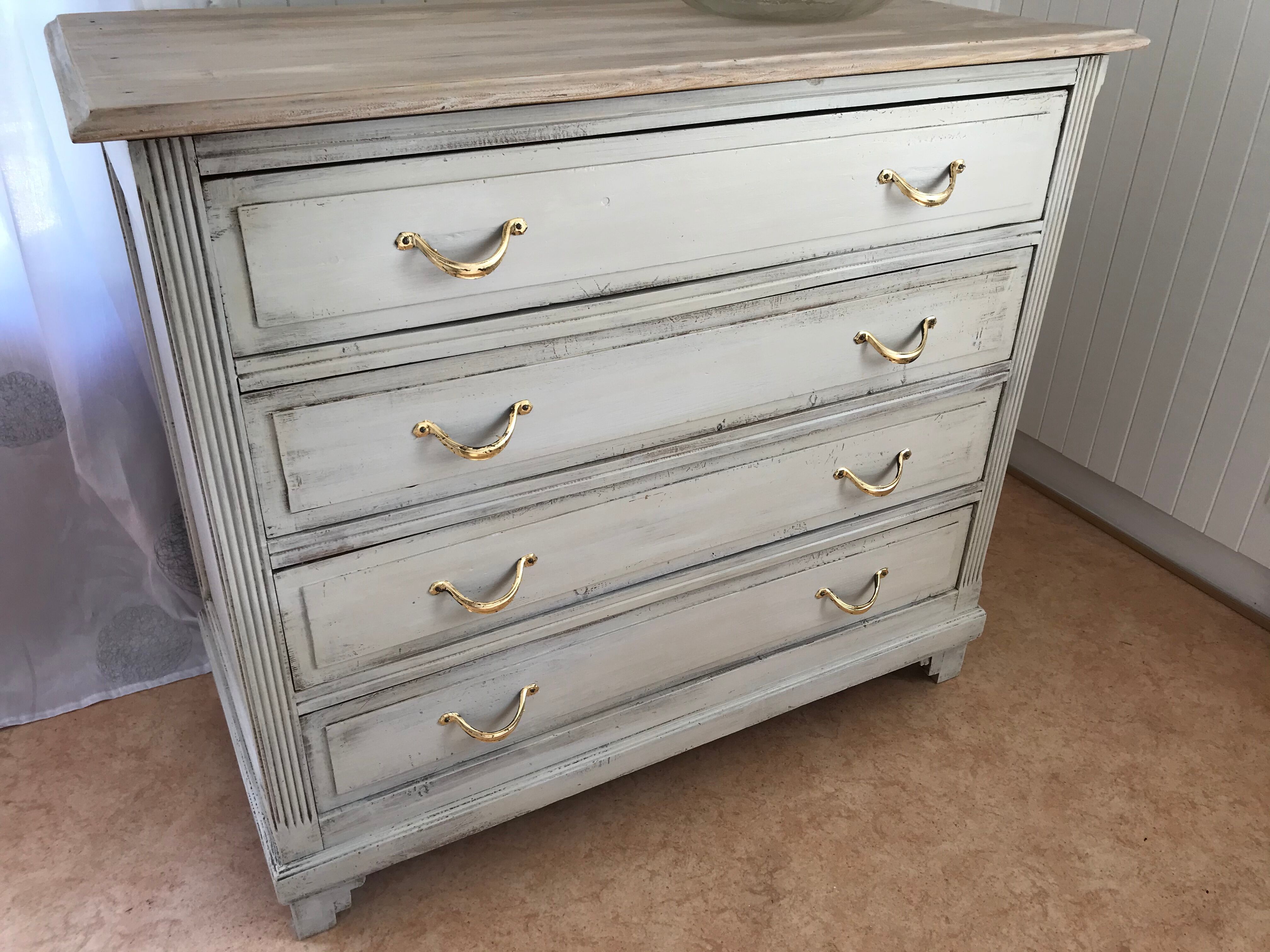 Old white patinated/cream dresser