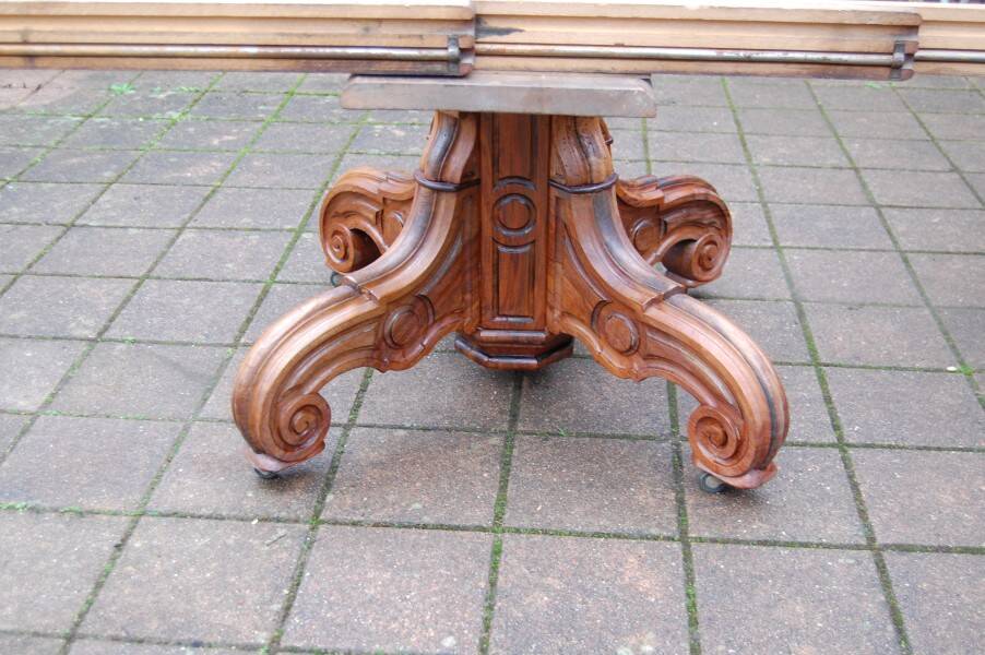 Extensible Napoleon III table in walnut, late 19th century.