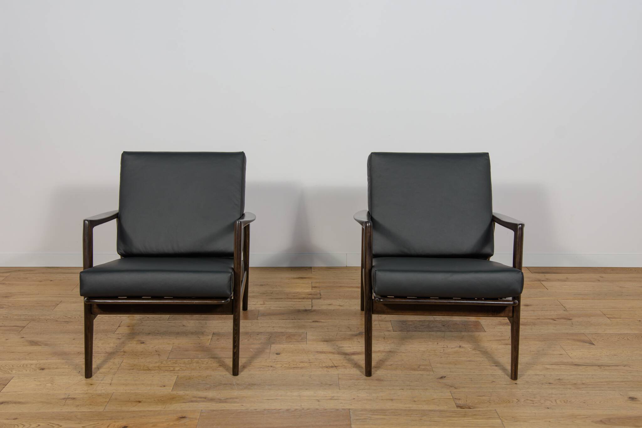 Model 300-139 Armchairs from Swarzędz Furniture Factory, Poland, 1960s, Set