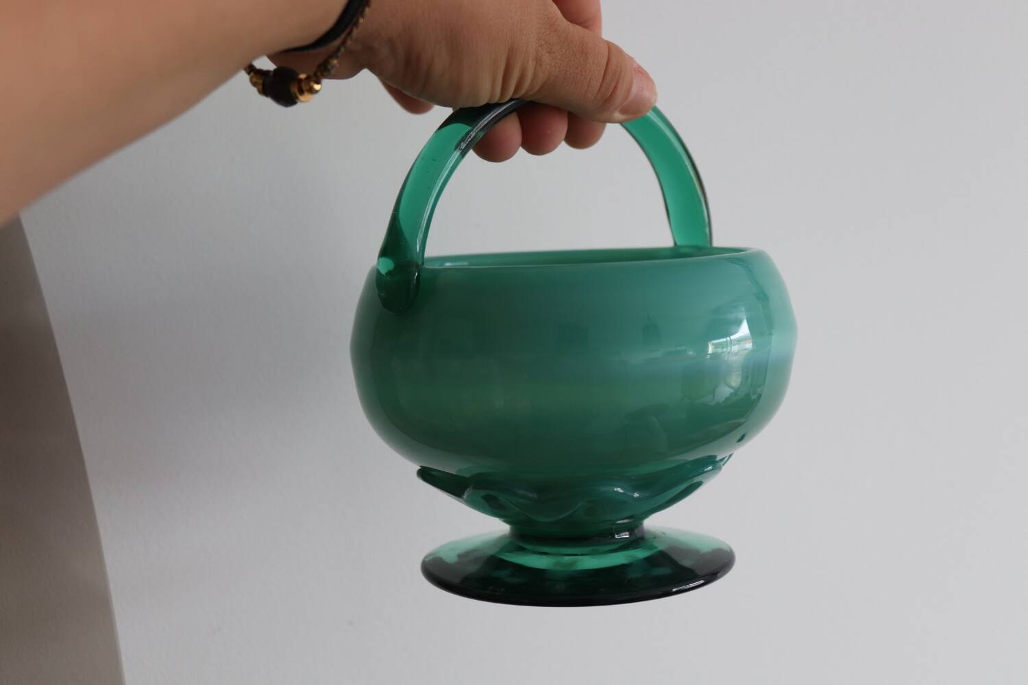 Empty pocket basket in two-tone murano glass