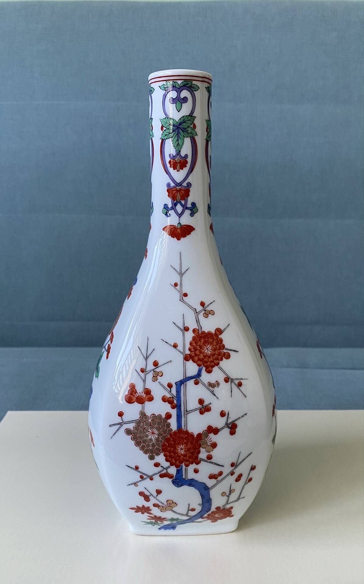 Vintage Japanese Arita porcelain vase – floral decoration H25cm