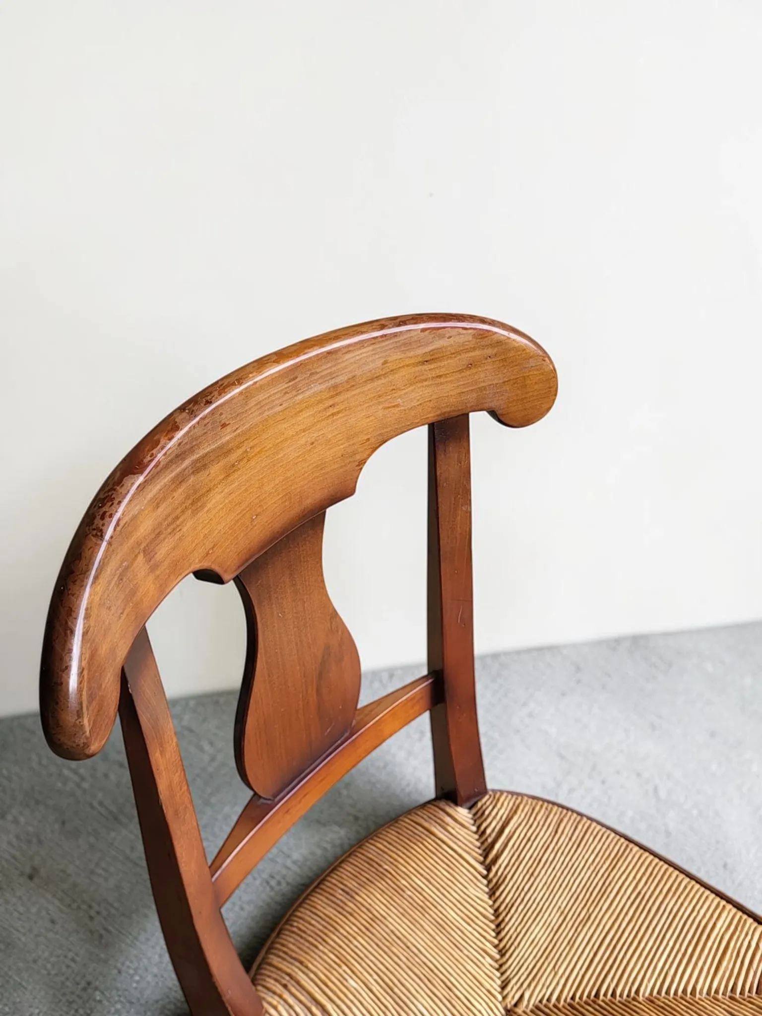 Chaise en merisier de style Directoire
