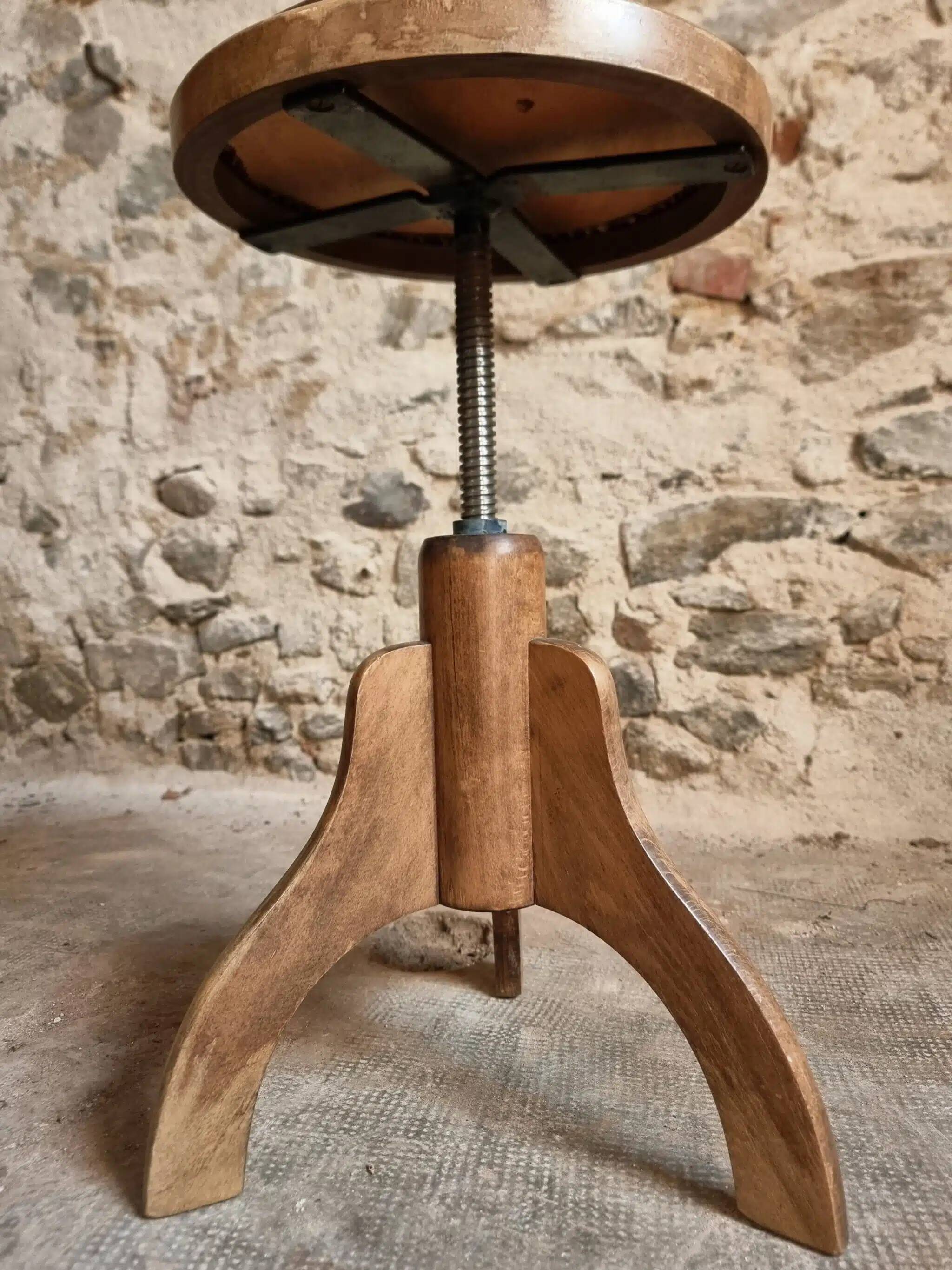 Tabouret français vintage en bois réglable, assise en skaï, années 1960