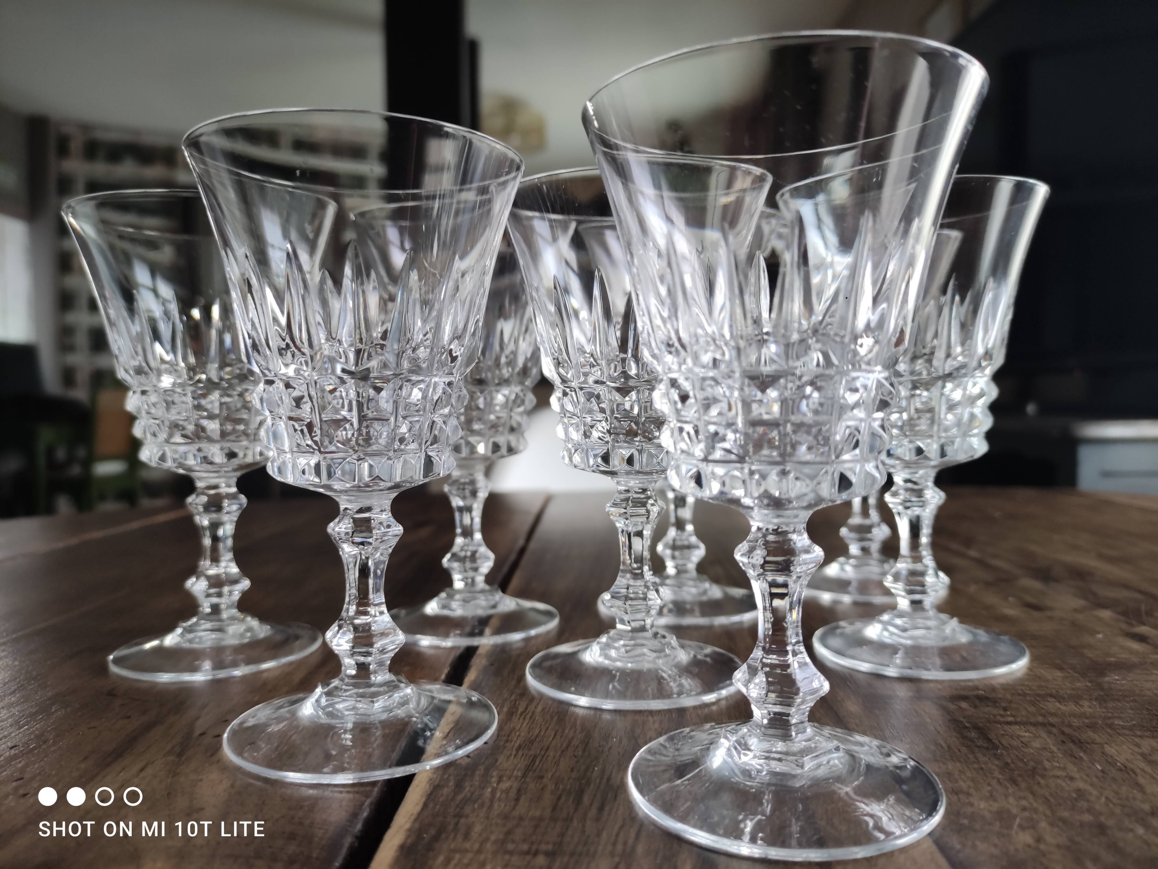 Set of 8 white wine glasses small capacity in antique chiseled crystal