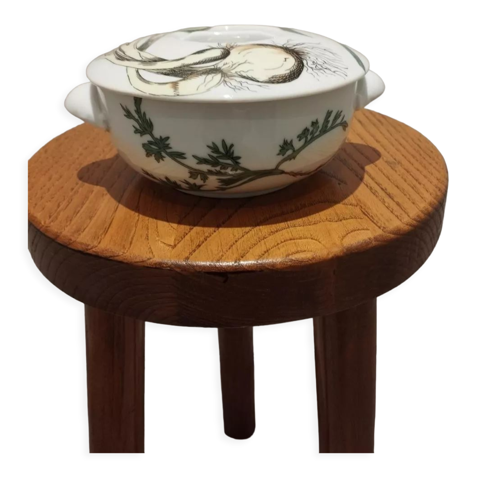 Dish with its lid in Paris porcelain