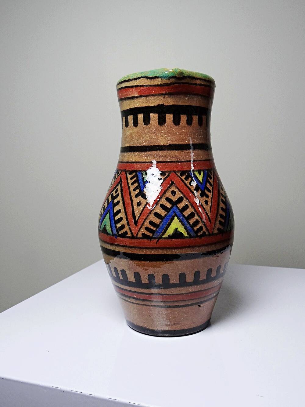 Small Moroccan jug in glazed terracotta, signed, Berber decoration, 20th century.