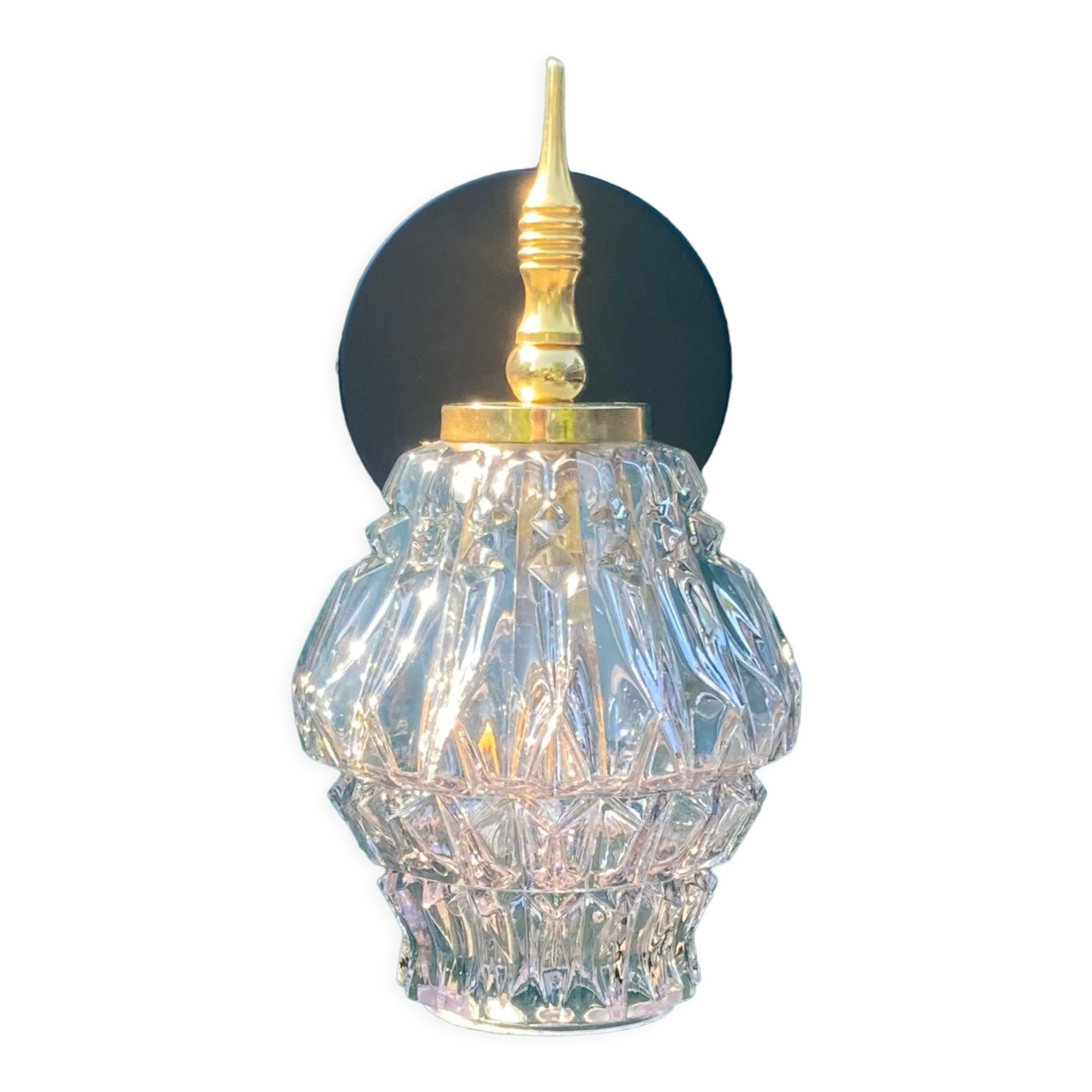 Gilded brass wall lamp and its colorful thick glass tulip