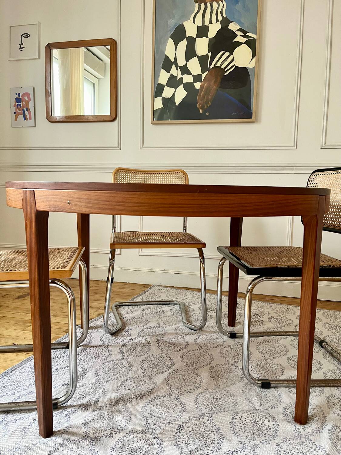 Round extendable rosewood table from the 70s