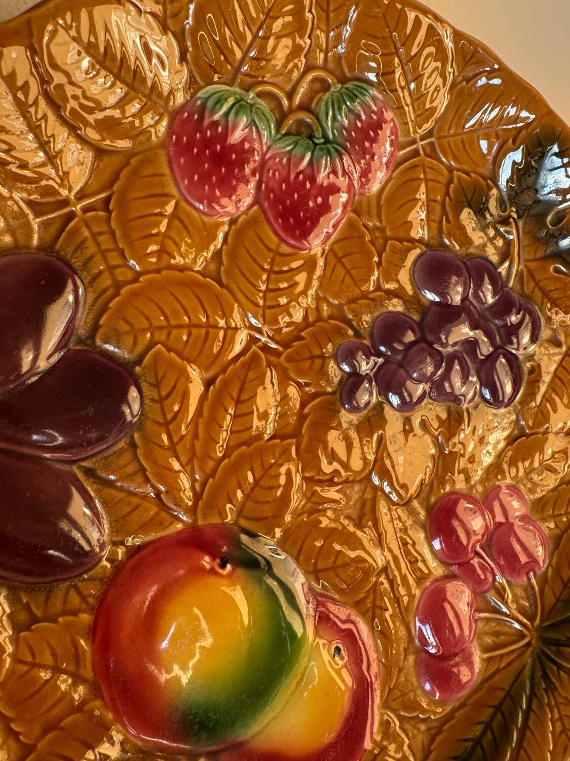 Old barbotine dessert service