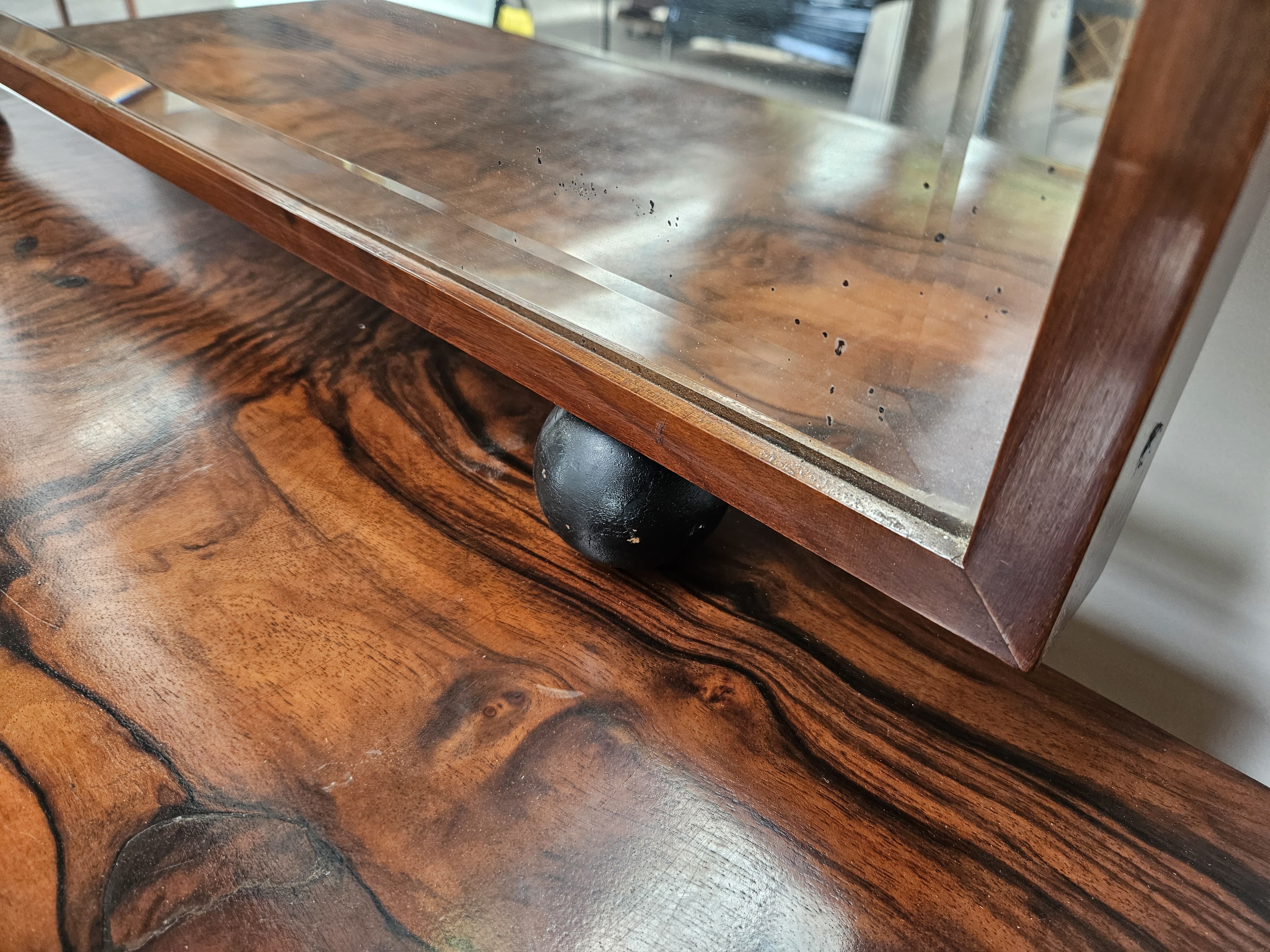 1940s Art Decò sideboard in walnut burl with mirror