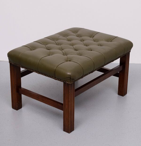 Repose-pieds Chesterfield en cuir vert avec capuchon, Angleterre, années 1960