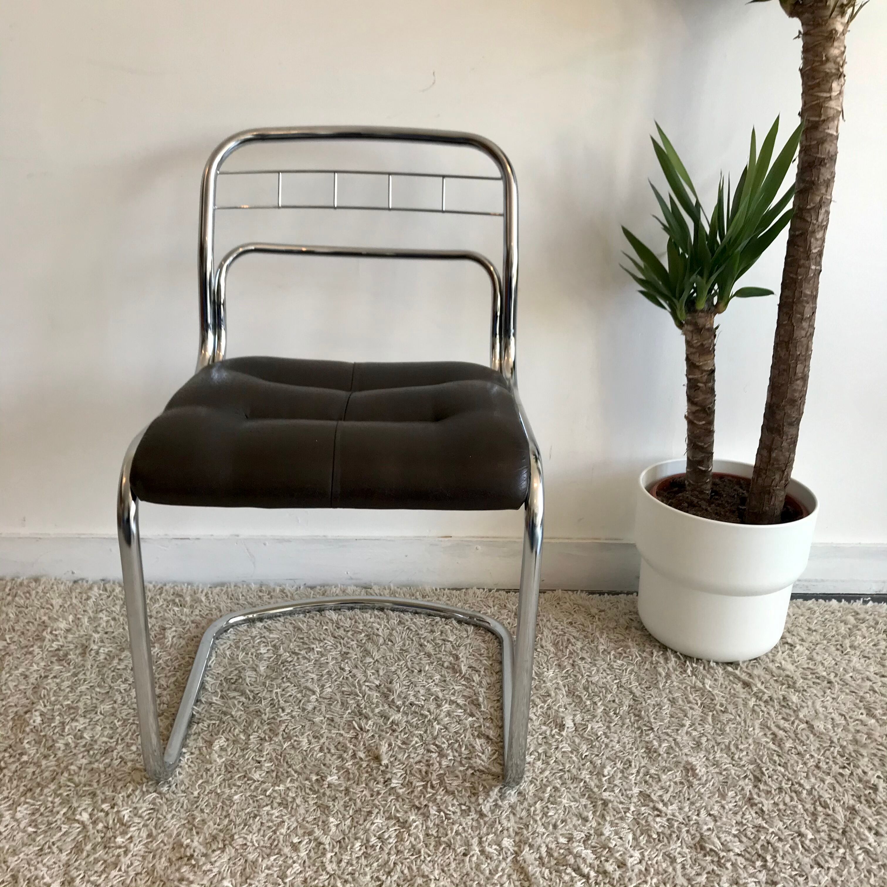 Lot of 6 chairs cantilever 70s