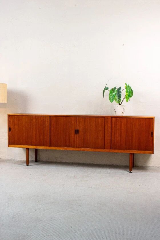 Ejnar Larsen & Aksel Bender sideboard with sliding doors, teak, vintage mid-century Danish design, Næstved Møbelfabrik.