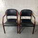 Paire de fauteuils en cuir et bois