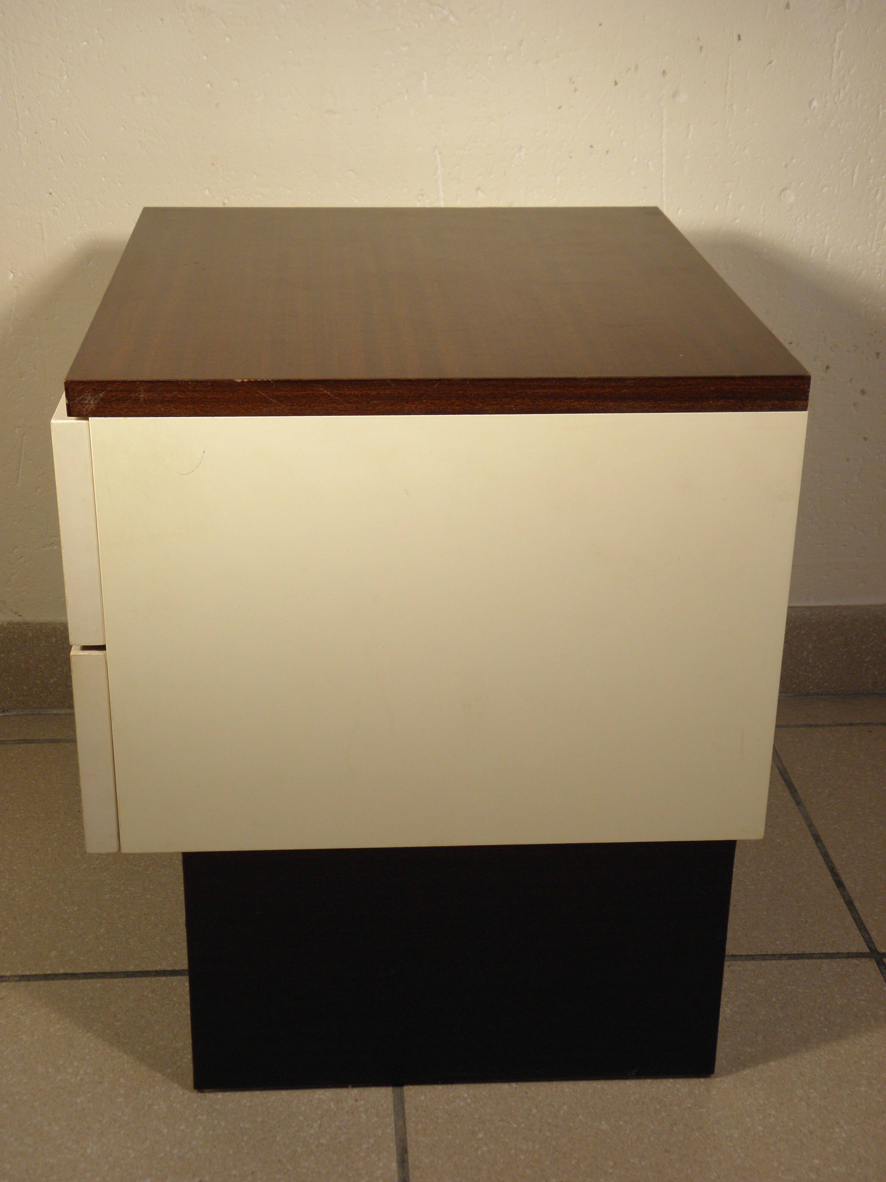 Table de chevet design années 70
