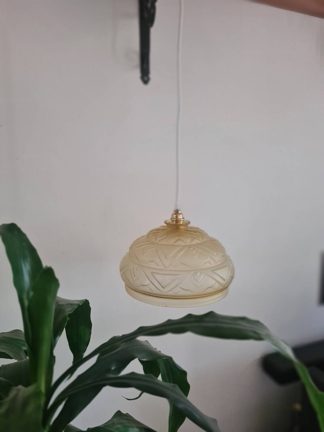 Light yellow Art Deco lampshade pendant light