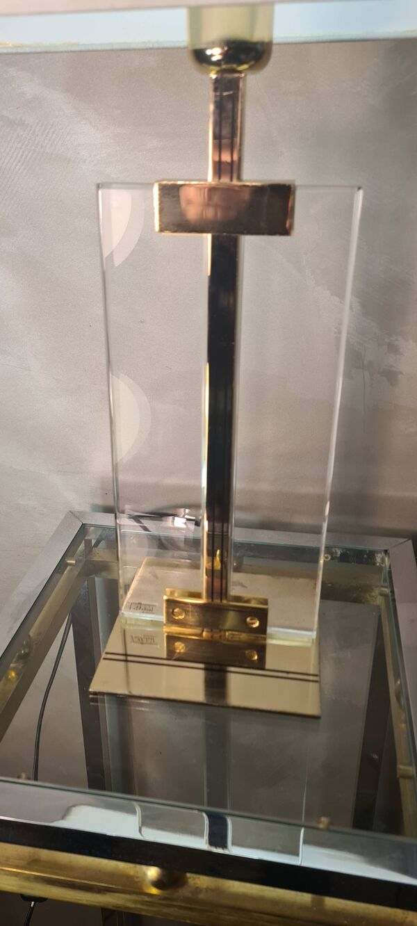 Lampe style de luxe  1970 a 80  laiton et plexi ,quelques trace usure , 65x40 d origine