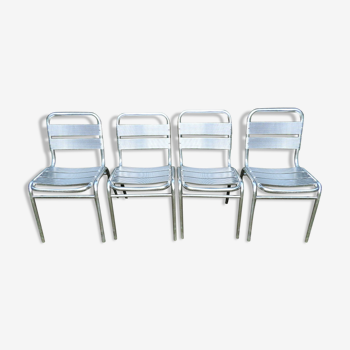 Quatre chaises de bistrot