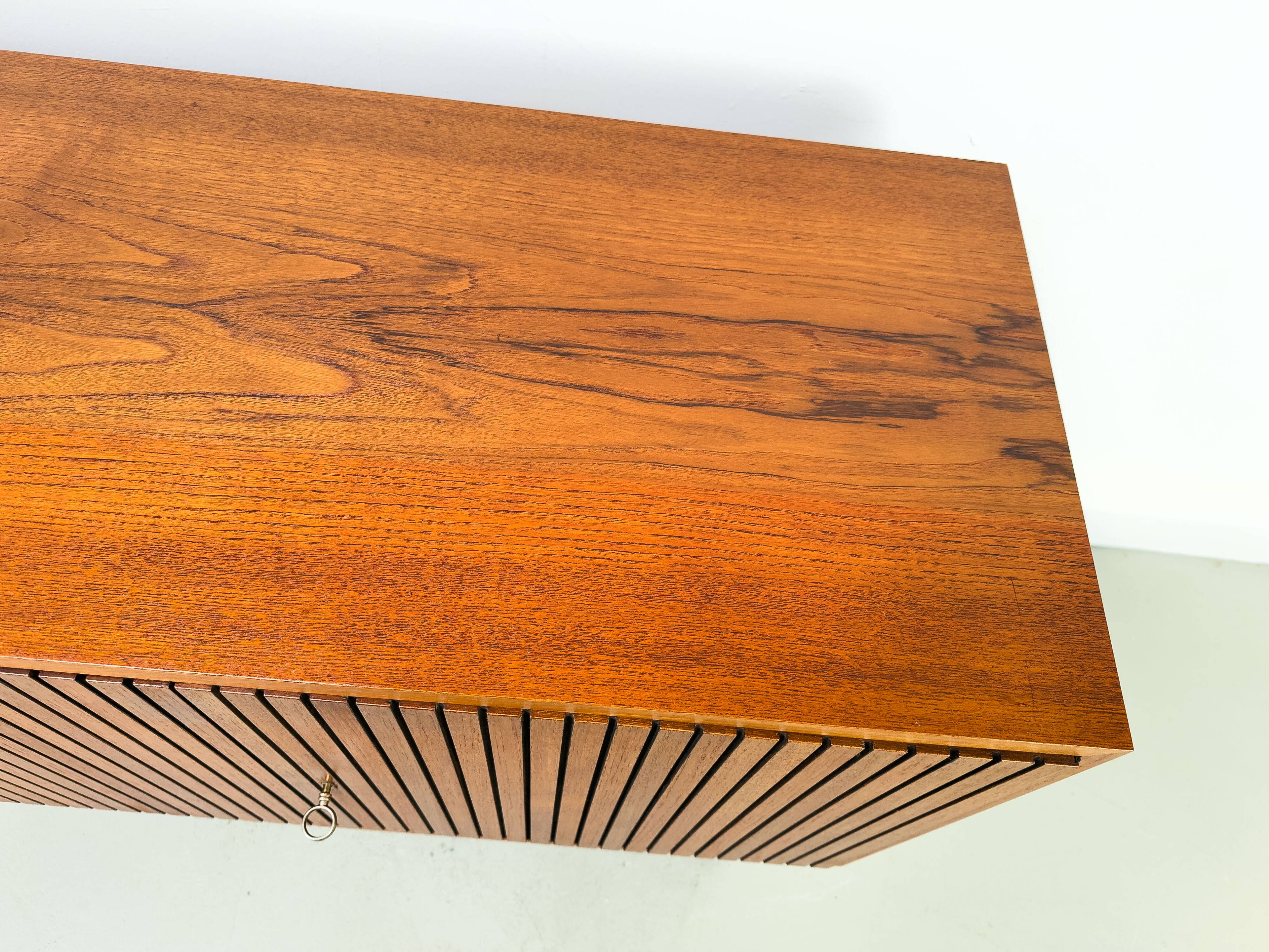 Buffet en teck du milieu du siècle, années 1960