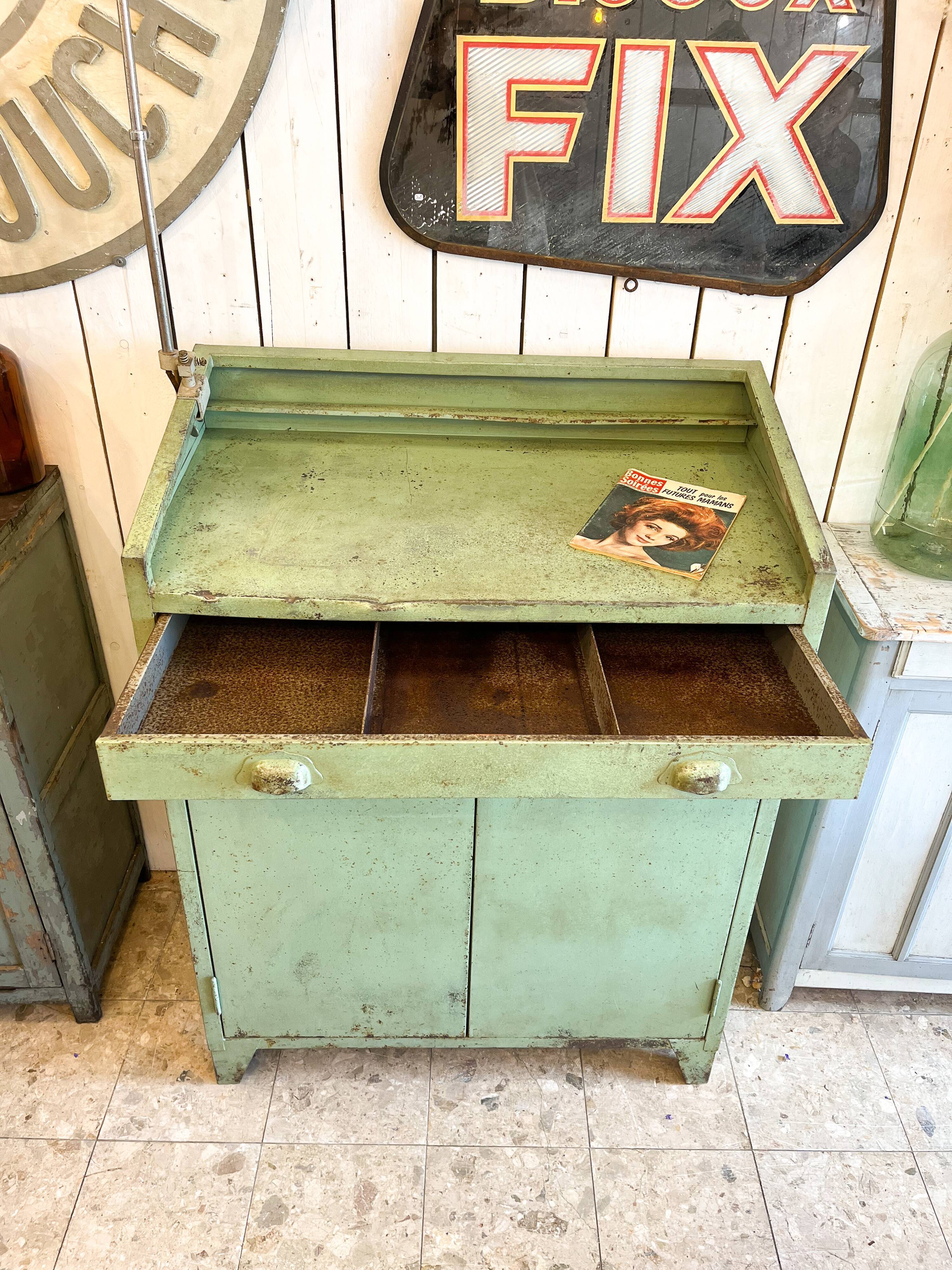 Former green patina workshop service