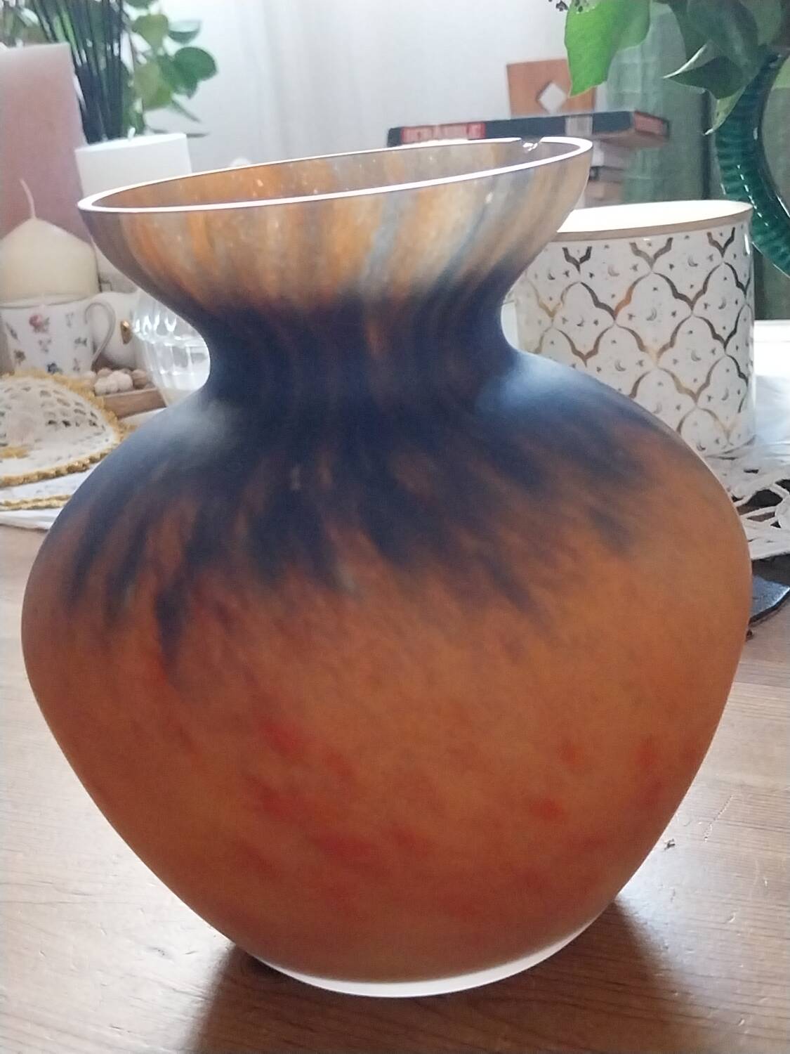 Marmorean vase in glass paste