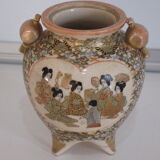 Tripod vase