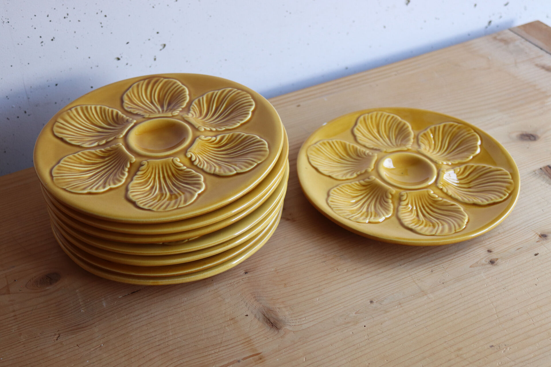 Set of 8 Proceram oyster plates