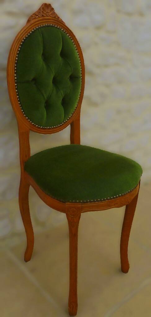 Chaise médaillon ancienne chic de style avec tissus velours vert et clous